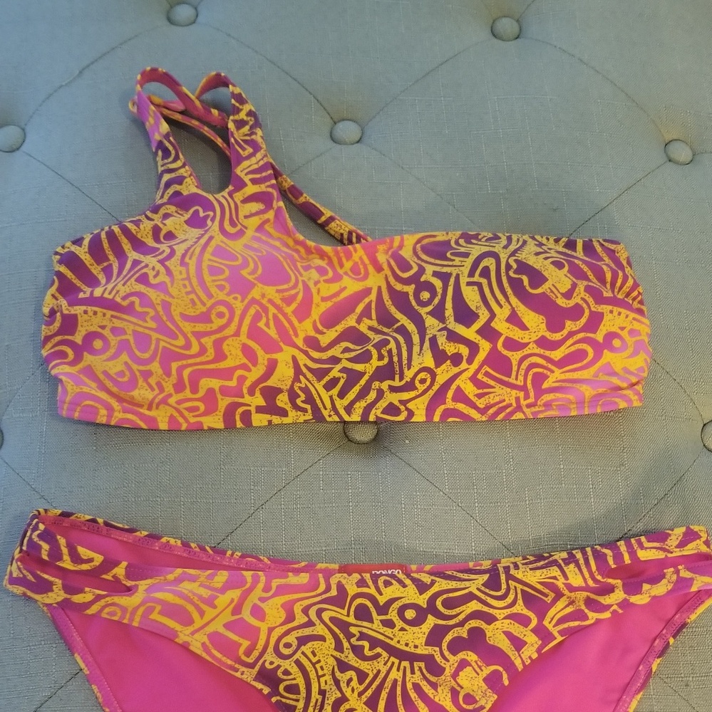One shoulder bikini